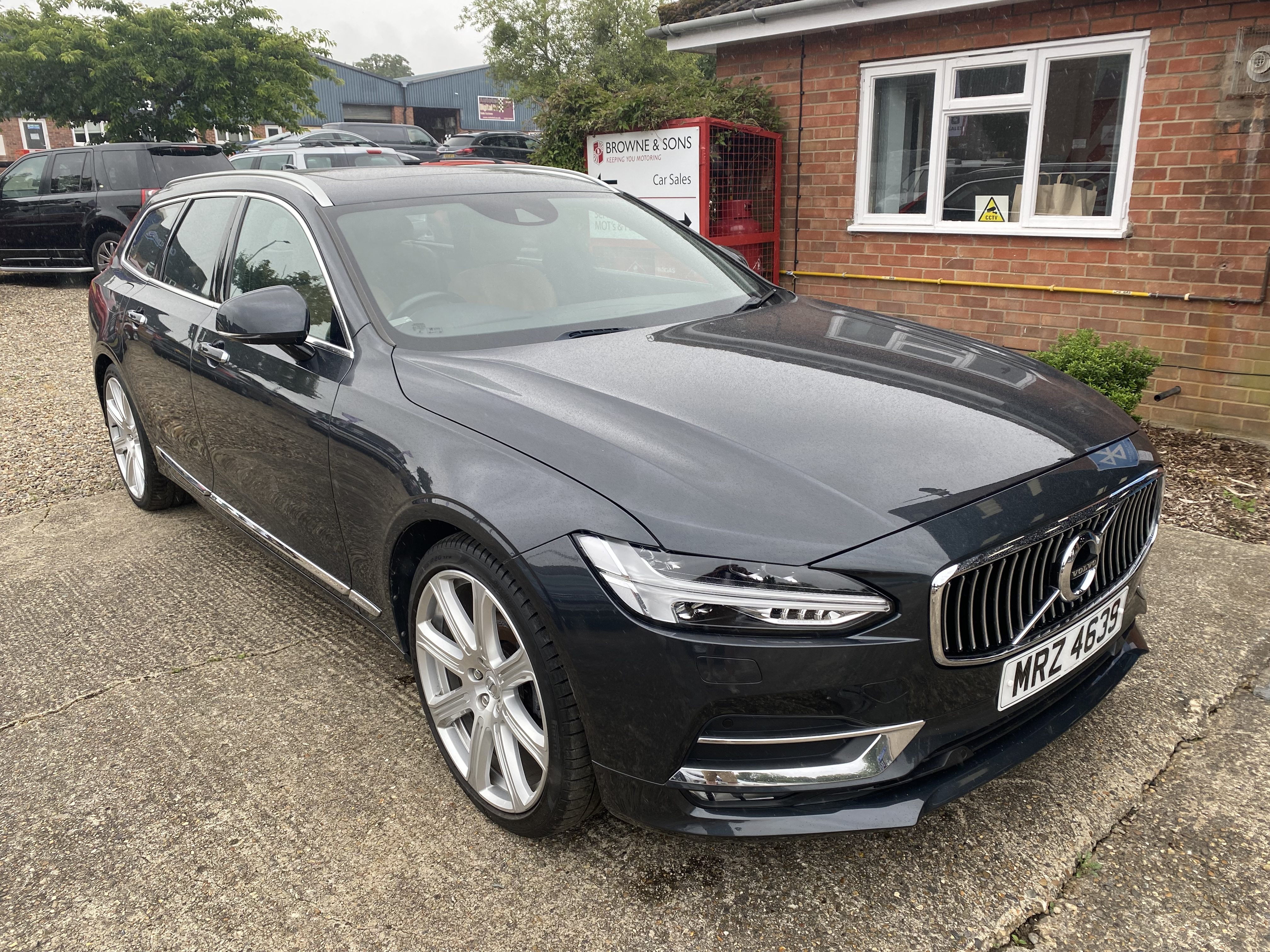 2017 Volvo V90